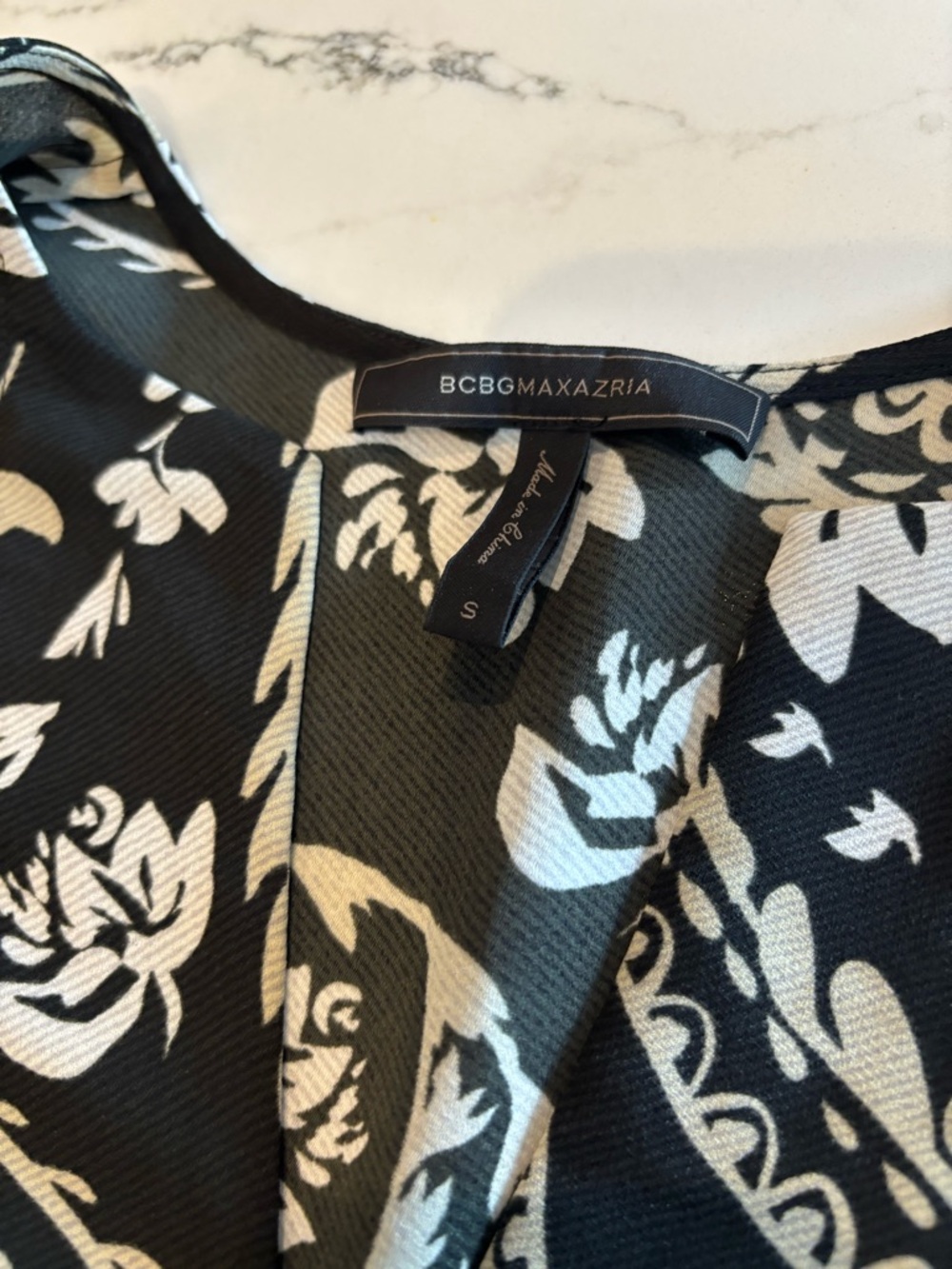 BCBGMaxAzria Black and Cream Paisley V-Neck Shift Dress - Picture 3 of 7